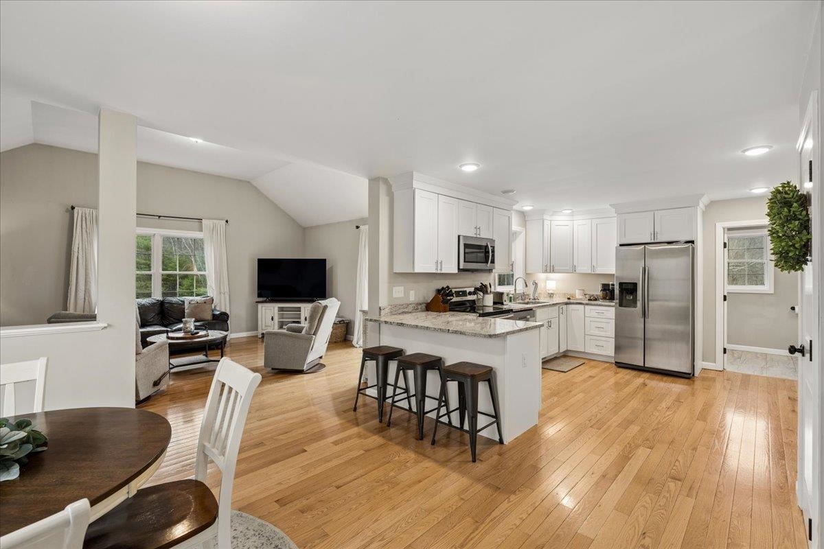 63 Chester Turnpike Hooksett, NH 03106 - Photo 4 of 43