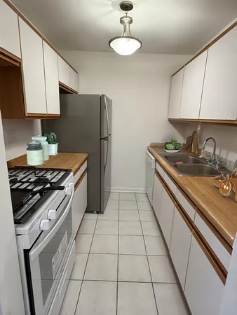 $150,000 | 10037 Walnut Terrace, Unit 312, Palos Hills, IL 60465