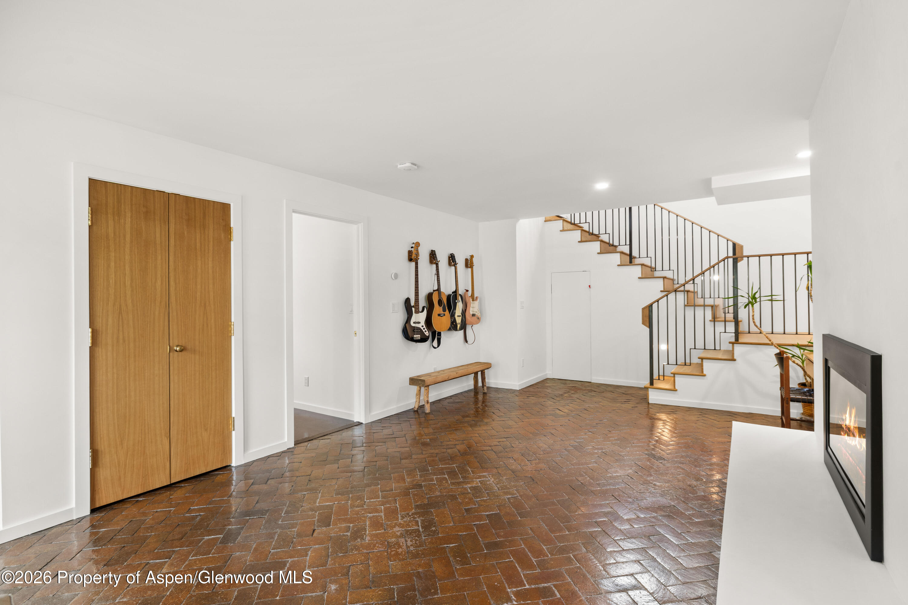284 Eastwood Road Aspen, CO 81611 - Photo 19 of 32 23-284EastwoodRd_2604_0796