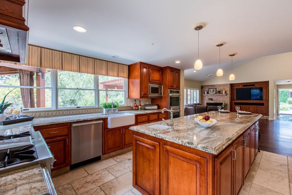 2450 Teten Way Encinitas, CA 92024 - Photo 6 of 25