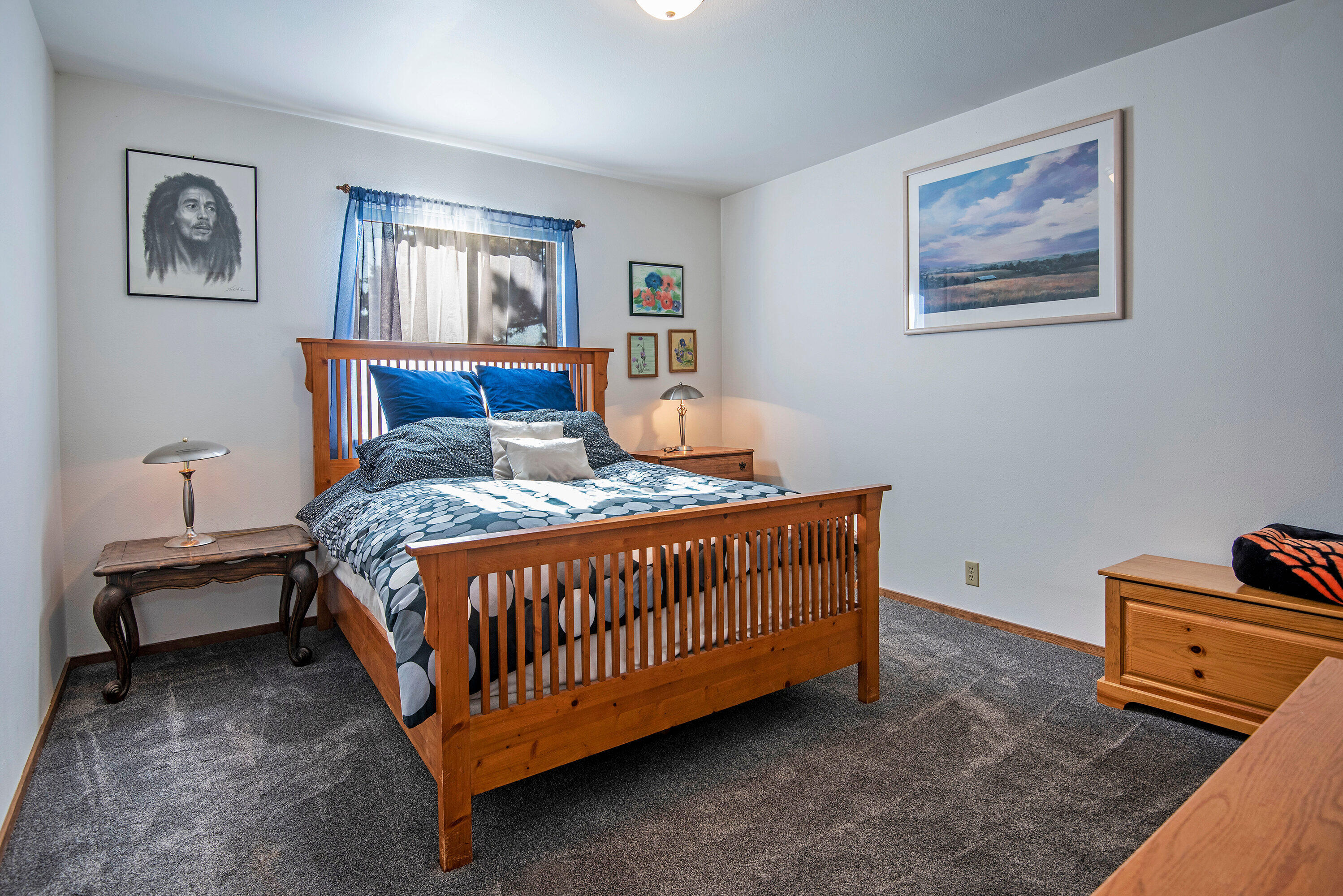 62227 Powell Butte Road Bend, OR 97701 - Photo 20 of 63 Main Level Bedroom 1