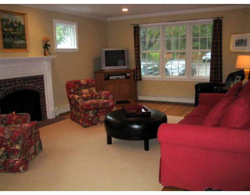 46 Smith Road Hingham, MA 02043 - Photo 9 of 18 Gallery Image 9