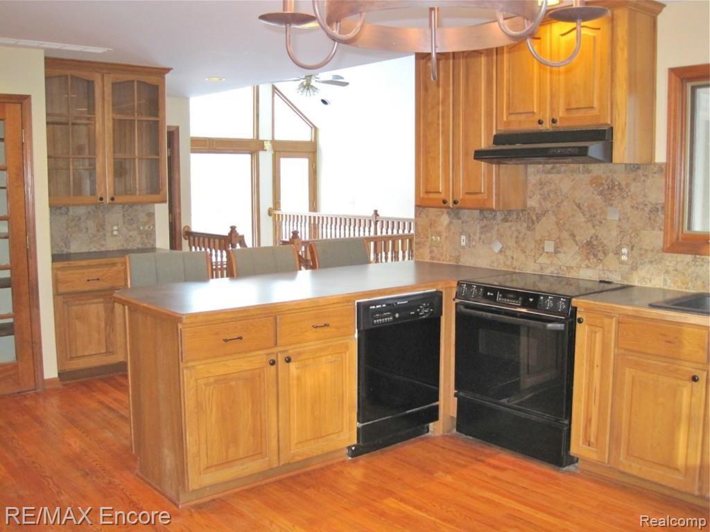 9617 Hadley Road Clarkston, MI 48348 - Photo 12 of 36 Kitchen View 2
