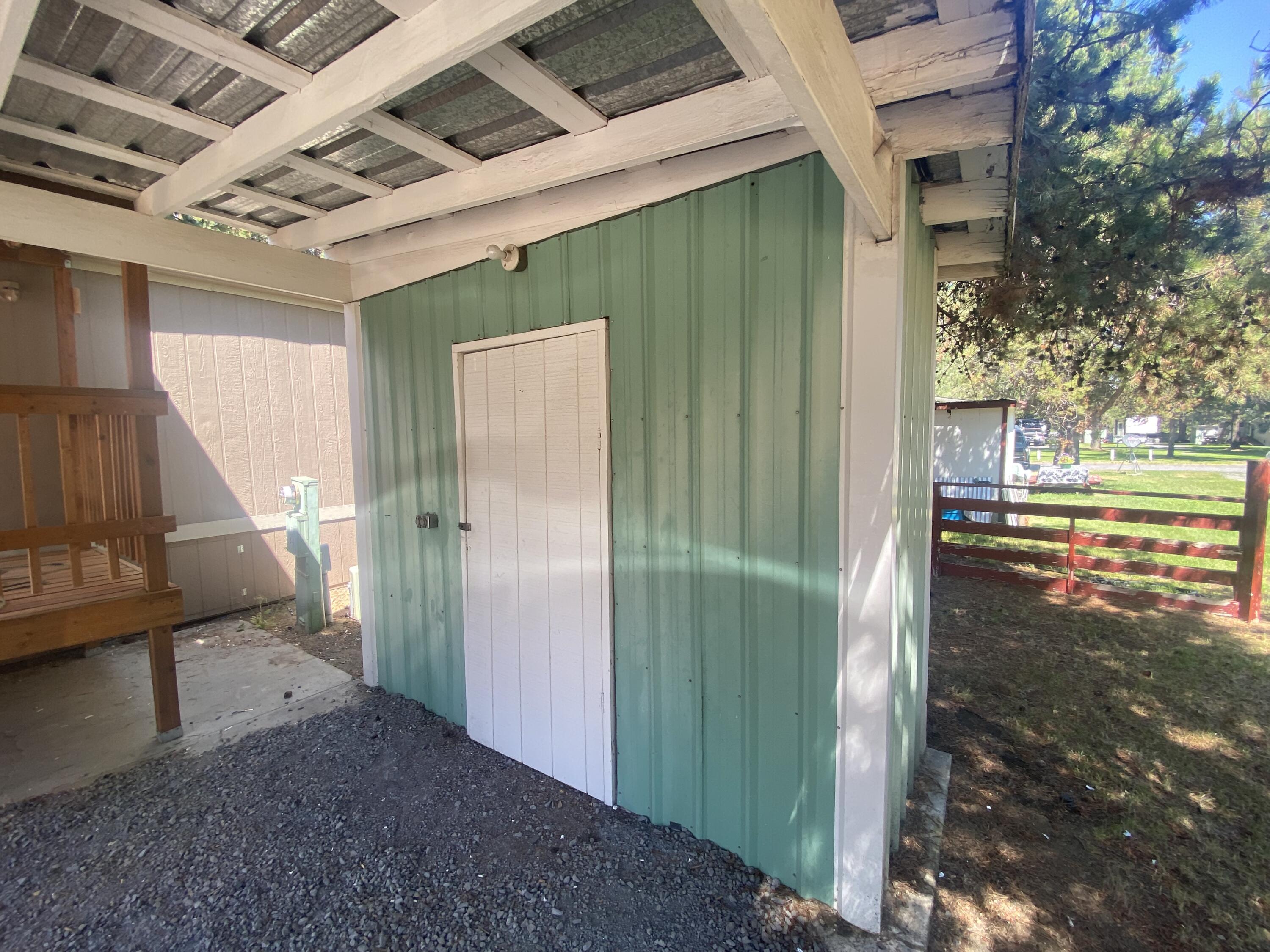 52731 Huntington Road La Pine, OR 97739 - Photo 5 of 26 IMG_4170