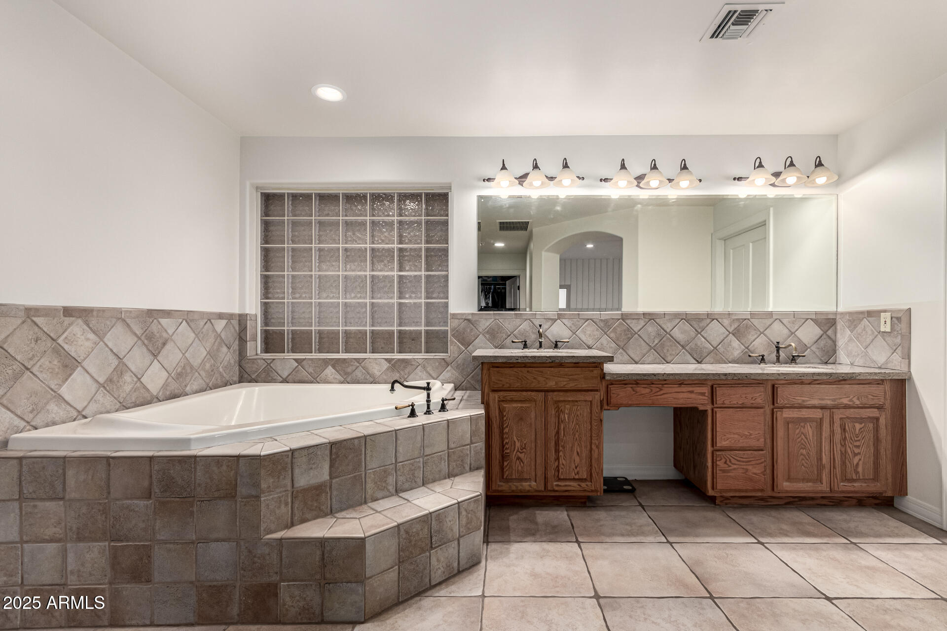 2552 East Ridgewood Lane Gilbert, AZ 85298 - Photo 36 of 80 a bathroom with a tub sink and mirror
