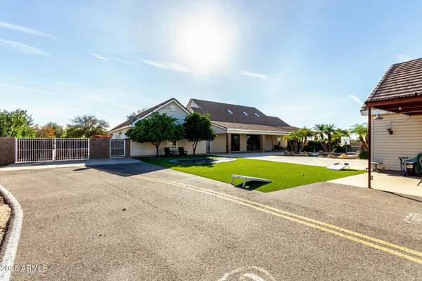 $1,690,000 | 2552 East Ridgewood Lane, Gilbert, AZ 85298