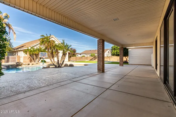 $1,690,000 | 2552 East Ridgewood Lane, Gilbert, AZ 85298
