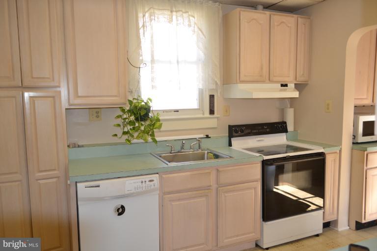 29 Overbrook Road Catonsville, MD 21228 - Photo 2 of 20 Kitchen