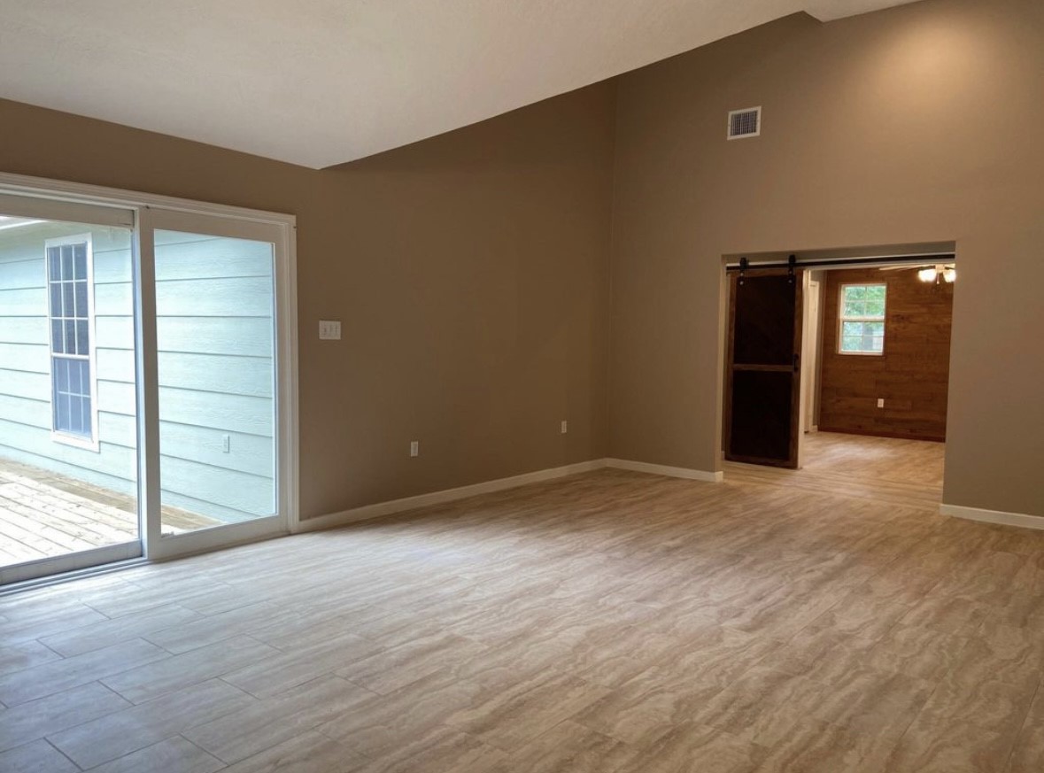 17821 Theiss Mail Rte Road, Unit C Spring, TX 77379 - Photo 3 of 23 Living Room