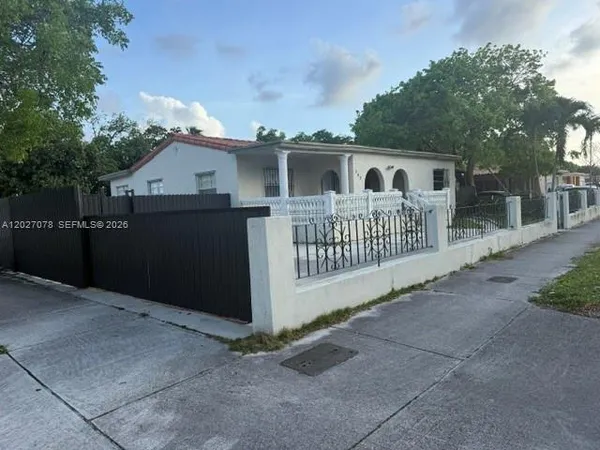 $2,500 | 590 East 42nd Street, Unit 1, Hialeah, FL 33013