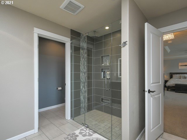 1663 South 14th Circle Ridgefield, WA 98642 - Photo 17 of 29 a bathroom with a shower and a sink