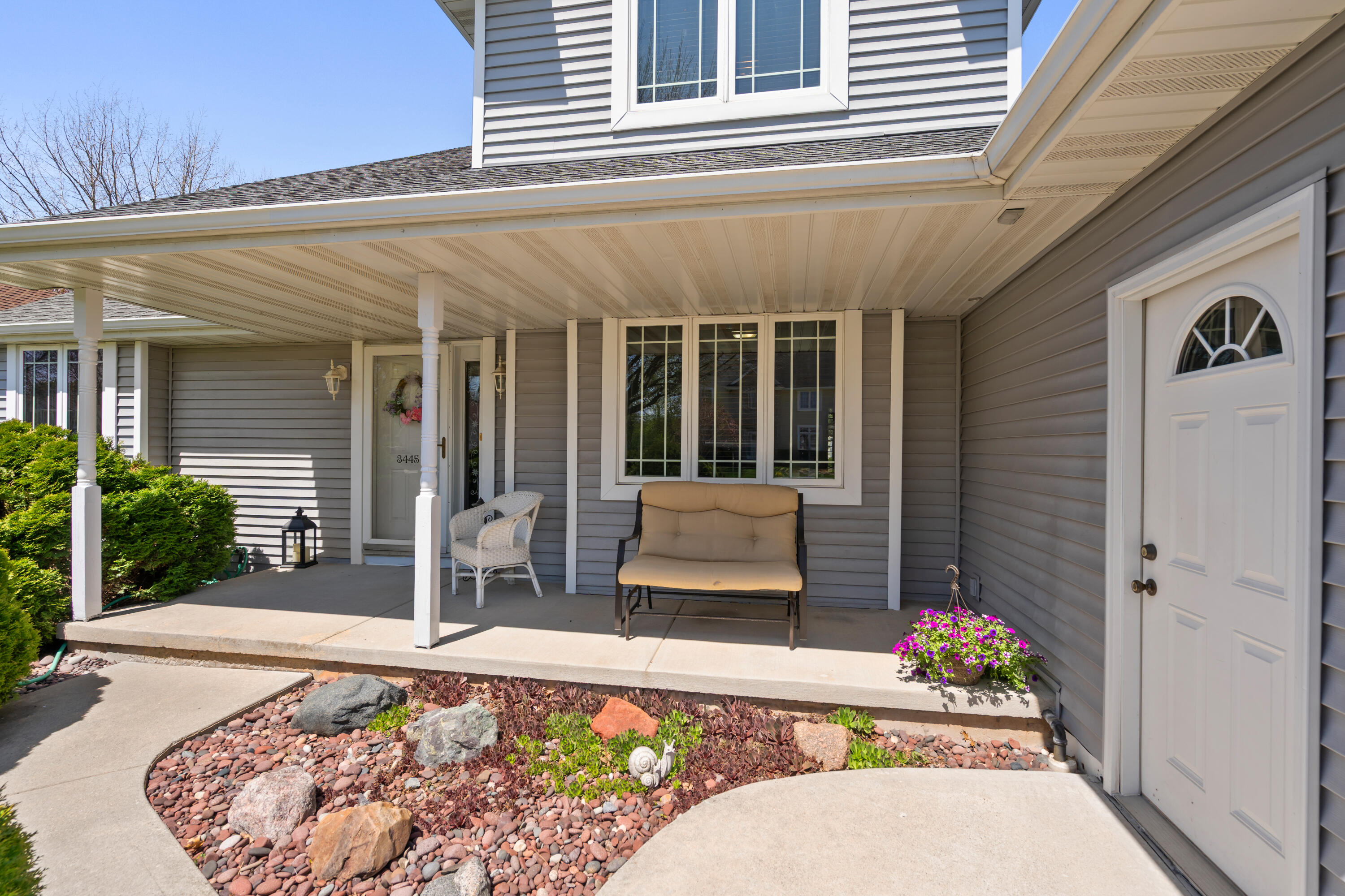 3445 Edinburgh Road Green Bay, WI 54311 - Photo 9 of 34 Front Porch