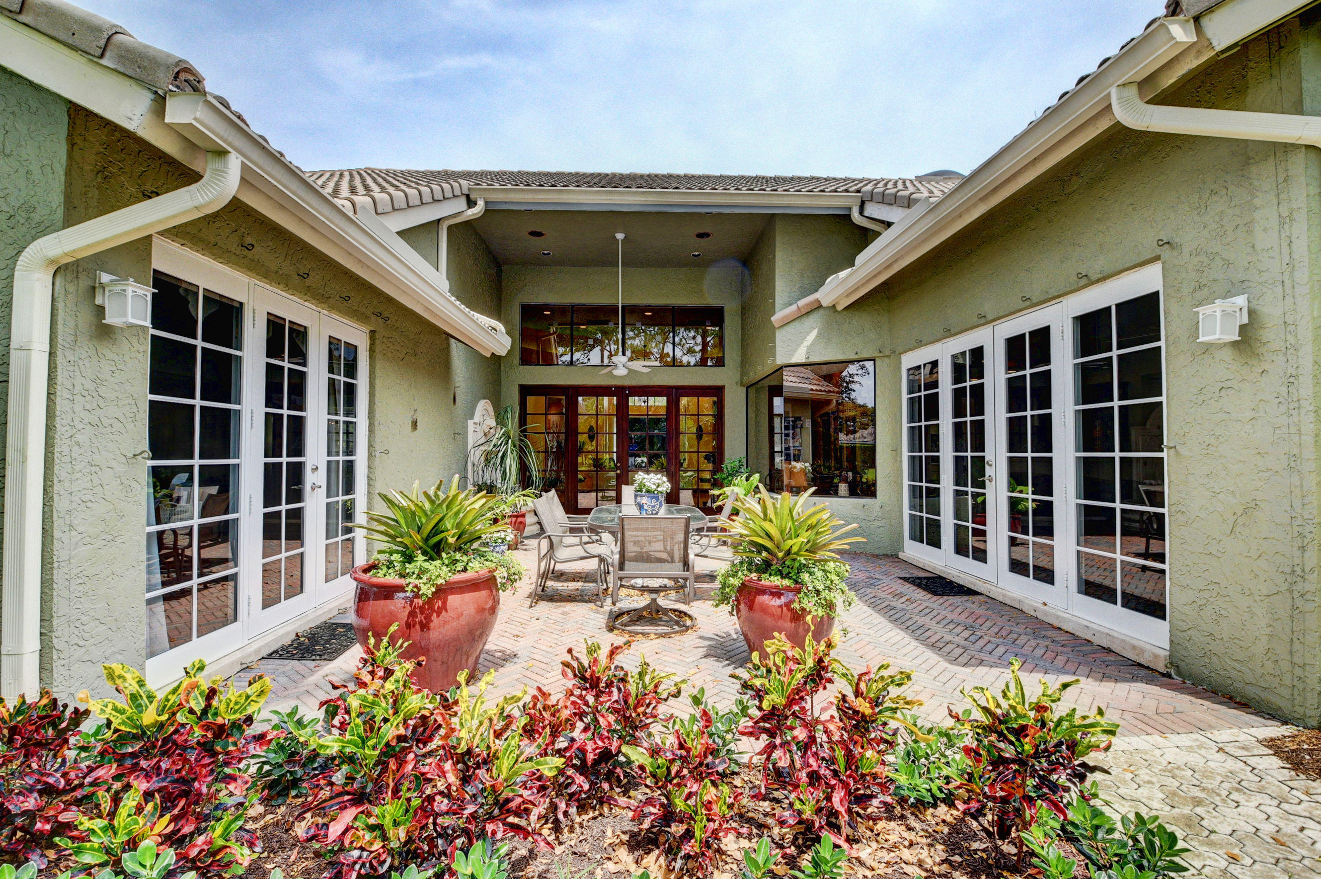 2240 Southwest 15th Place Boca Raton, FL 33486 - Photo 35 of 43 courtyard patio