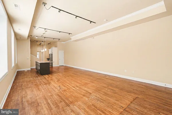 $2,300 | 338 North Charles Street, Baltimore, MD 21201