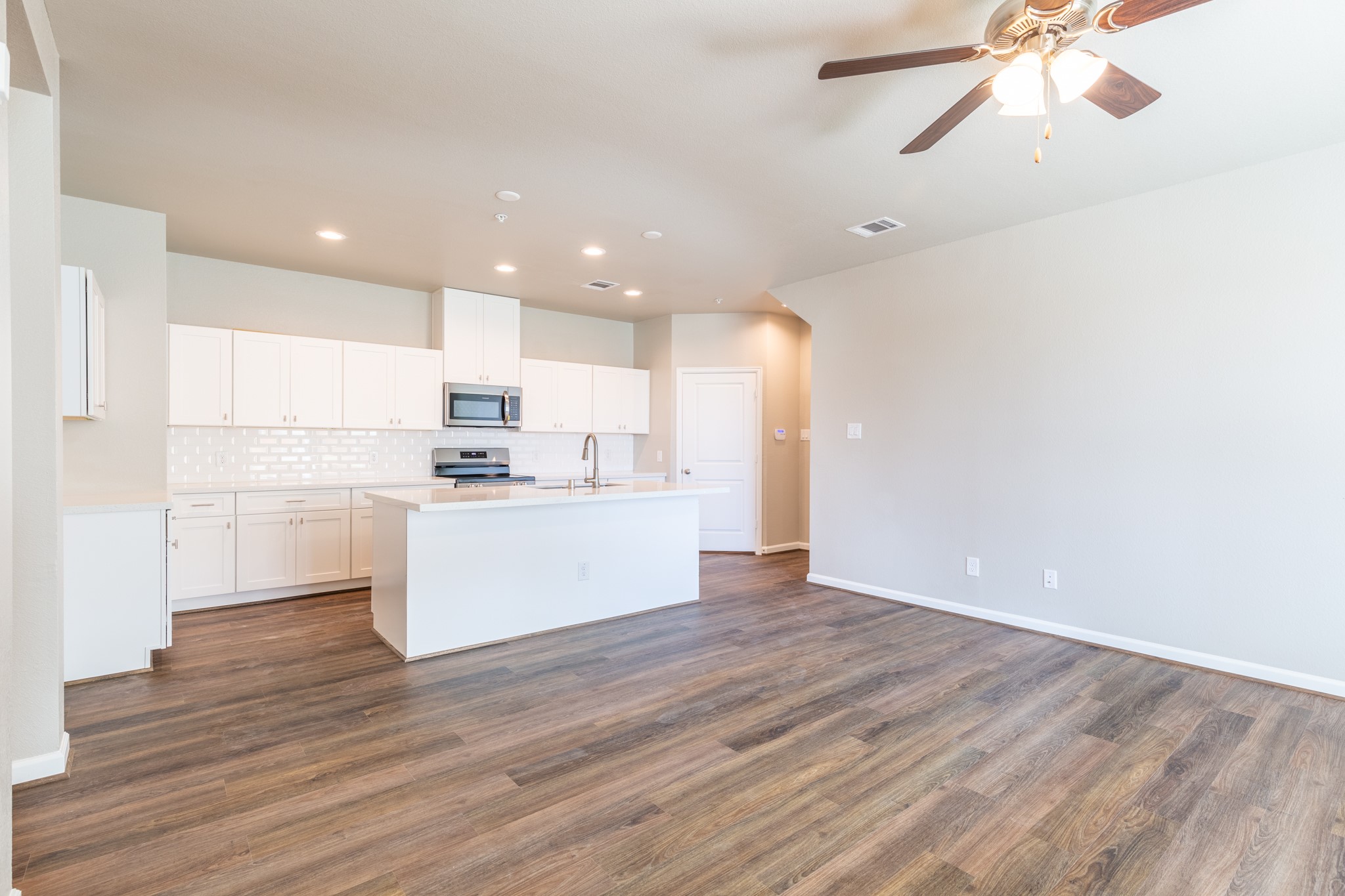 115 Park Place Circle, Unit B Waller, TX 77484 - Photo 4 of 24 a view of kitchen with granite countertop cabinets and refrigerator