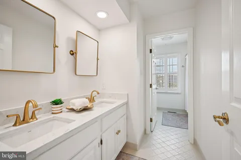 $925,000 | 4 Andover Court, Voorhees, NJ 08043