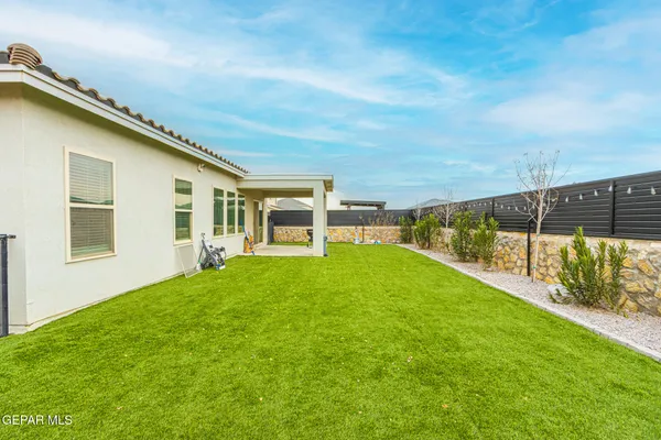 a view of house with backyard and porch