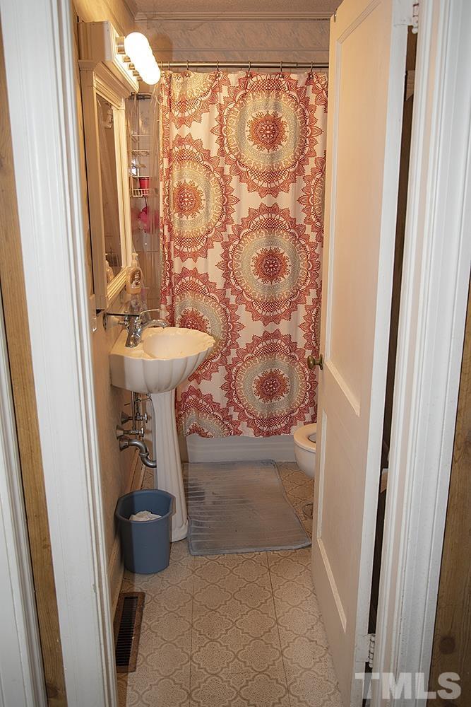 812 Goodwin Road Durham, NC 27712 - Photo 13 of 23