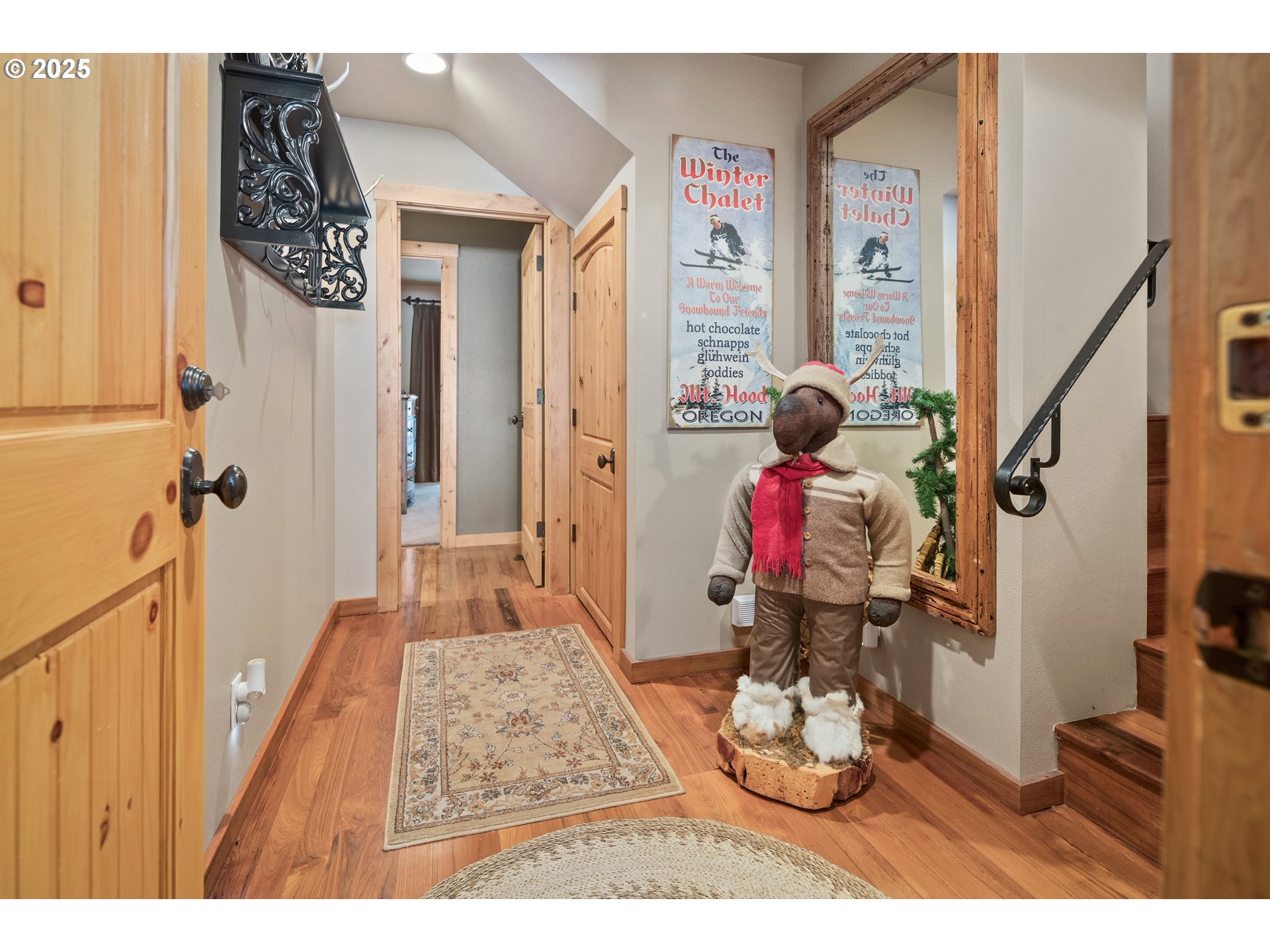 89790 East Morrison Lane Government Camp, OR 97028 - Photo 29 of 48 a living room with furniture and wooden floor