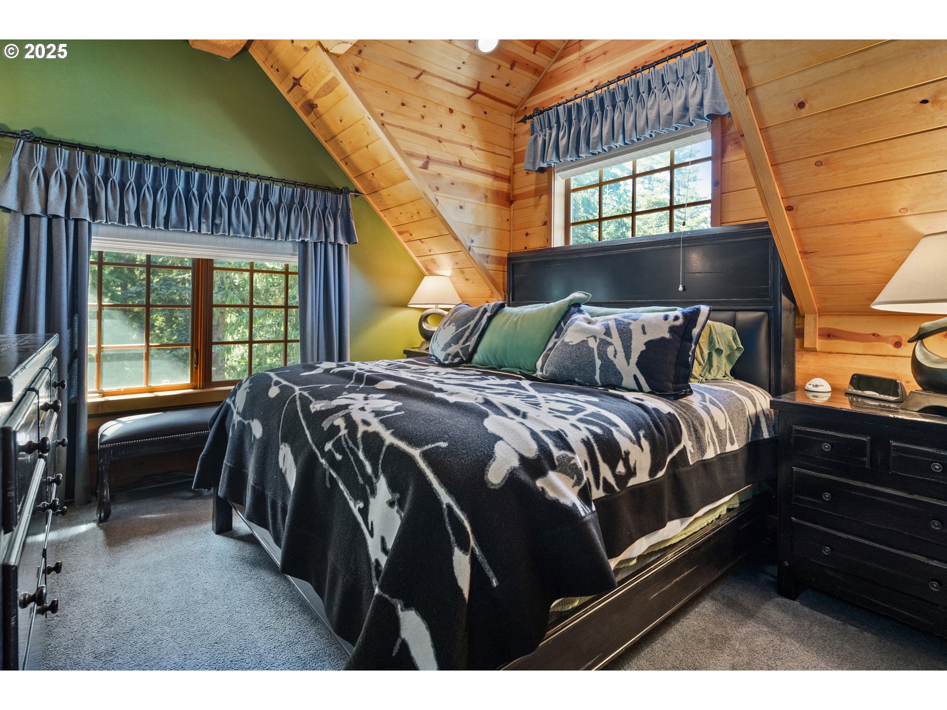 89790 East Morrison Lane Government Camp, OR 97028 - Photo 43 of 48 a bed sitting in a bedroom next to a window