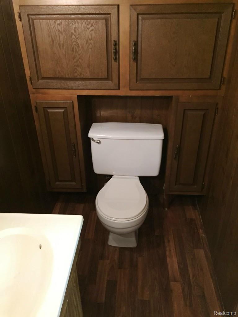 9725 Middlebelt Road Livonia, MI 48150 - Photo 16 of 22 Basement Bath
