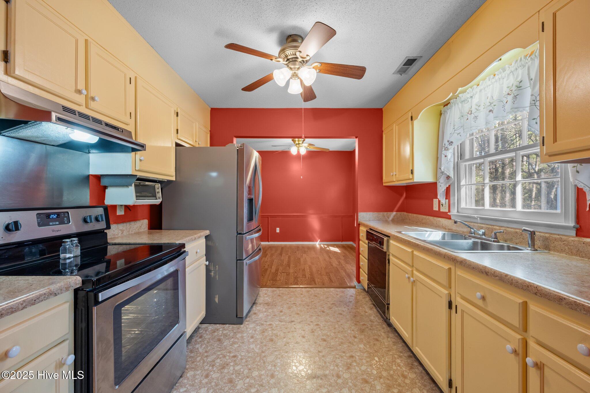 103 Silver Leaf Drive Jacksonville, NC 28546 - Photo 6 of 33 10-web-or-mls-_RAD8277