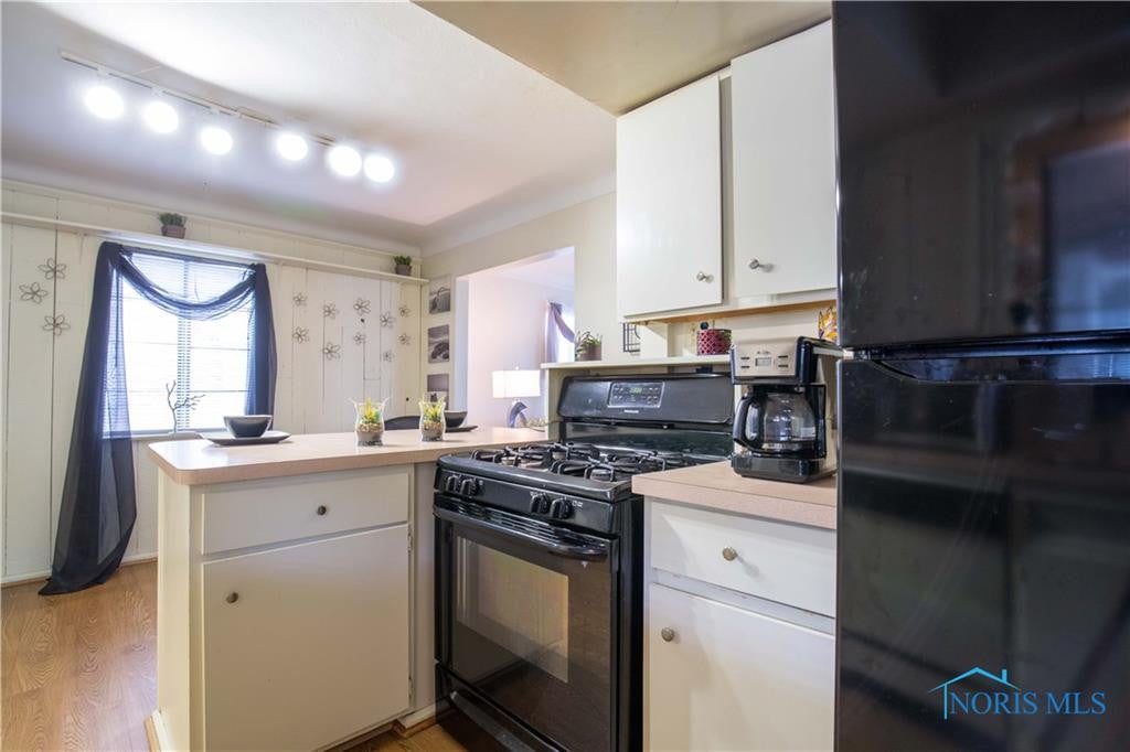 2437 Cheltenham Road Toledo, OH 43606 - Photo 8 of 18 Gallery Image 8