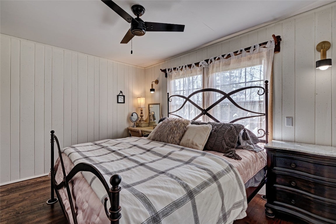 733 Wyanoak Road Highlands, NC 28741 - Photo 16 of 28 Primary bedroom.