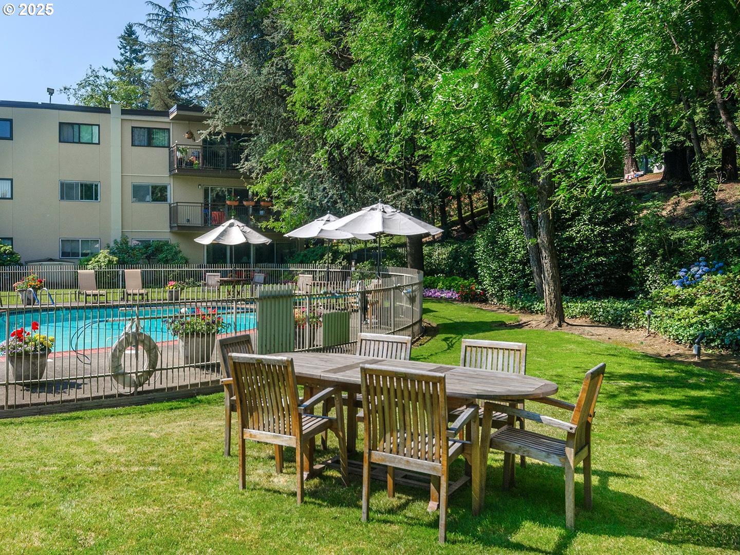 2393 Southwest Park Place, Unit 113 Portland, OR 97205 - Photo 33 of 46