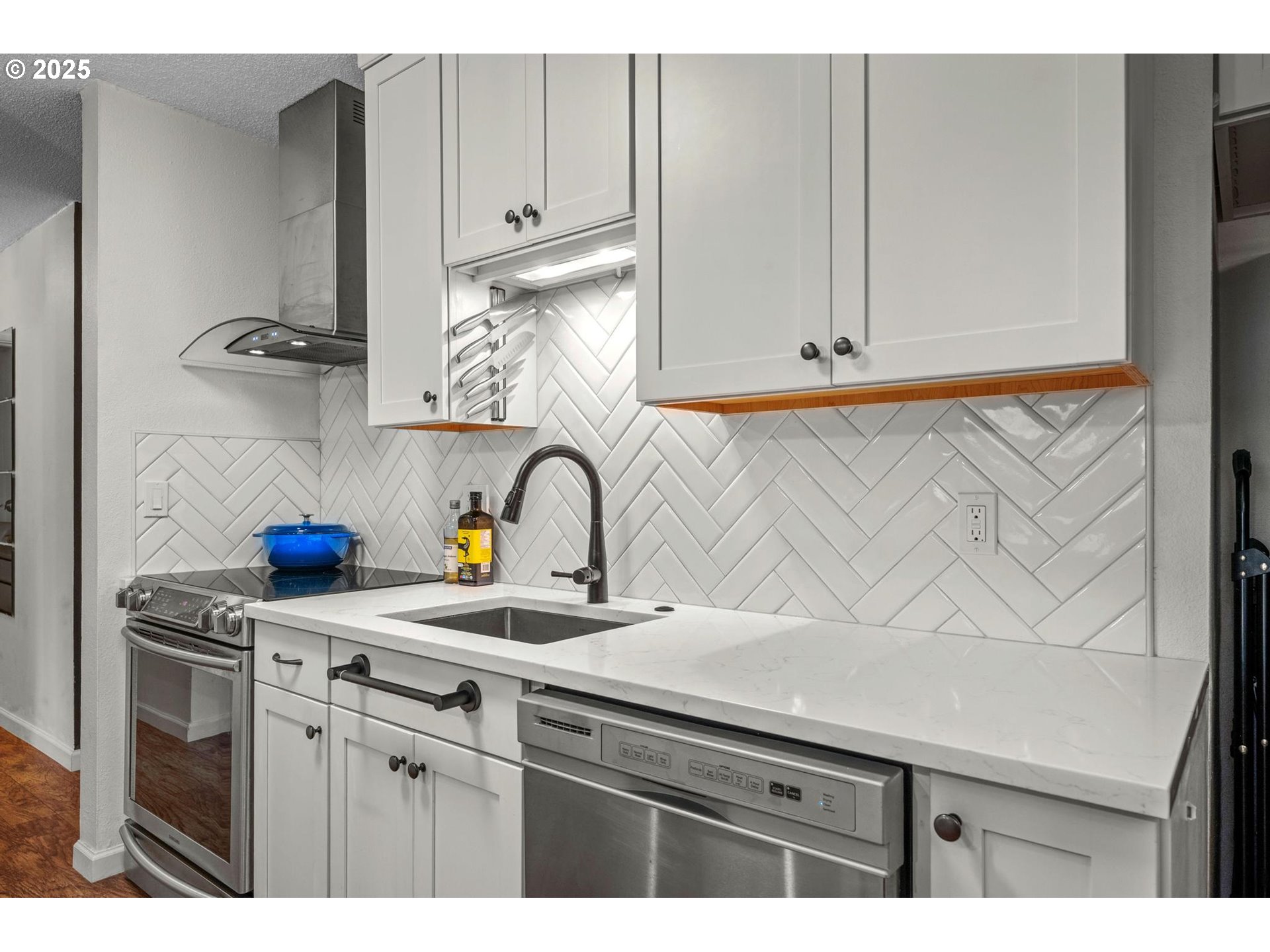 2393 Southwest Park Place, Unit 113 Portland, OR 97205 - Photo 7 of 46