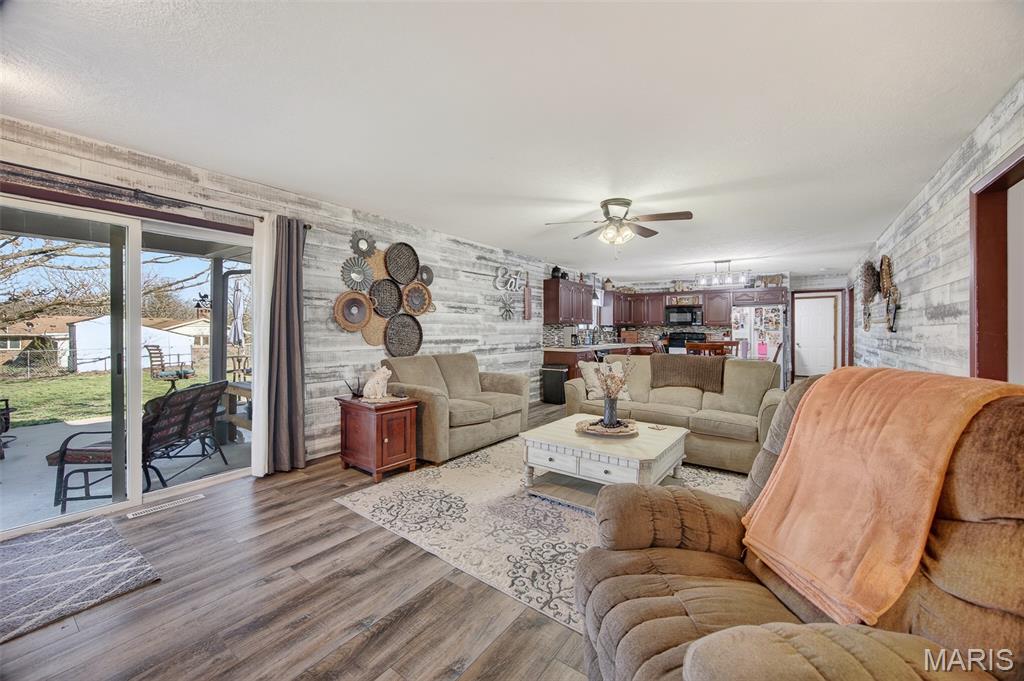 22762 Post Oak Lebanon, MO 65536 - Photo 12 of 41