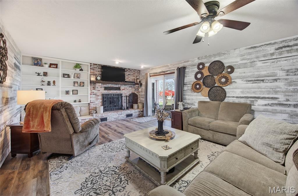 22762 Post Oak Lebanon, MO 65536 - Photo 2 of 41