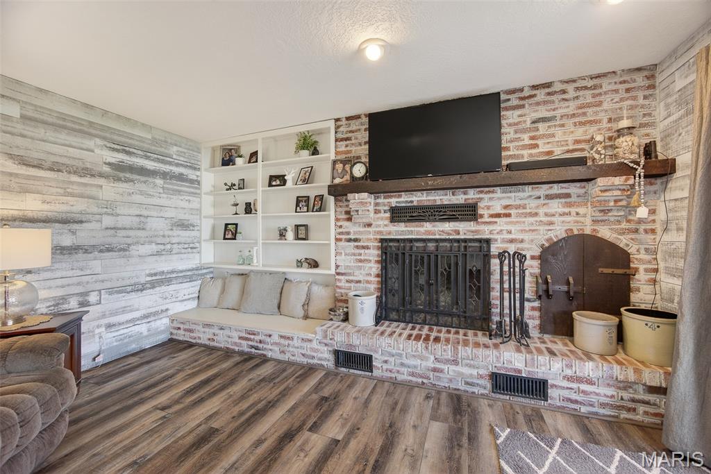 22762 Post Oak Lebanon, MO 65536 - Photo 3 of 41