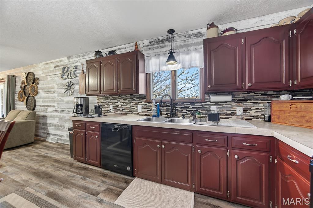 22762 Post Oak Lebanon, MO 65536 - Photo 5 of 41