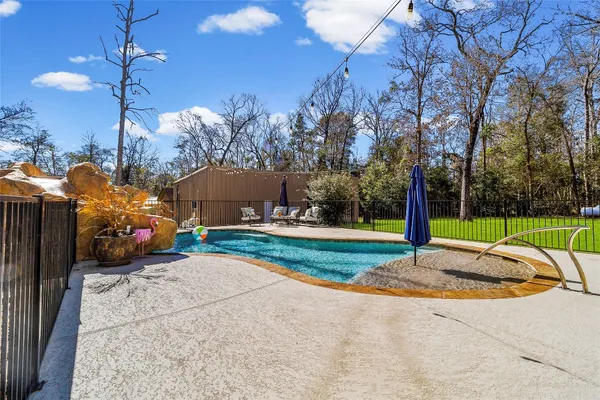 $549,000 | 431 Ridgewood Drive, Shepherd, TX 77371