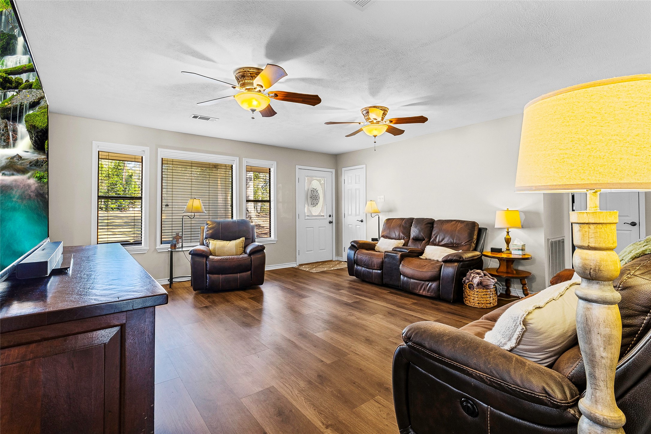 431 Ridgewood Drive Shepherd, TX 77371 - Photo 19 of 41 Livingroom