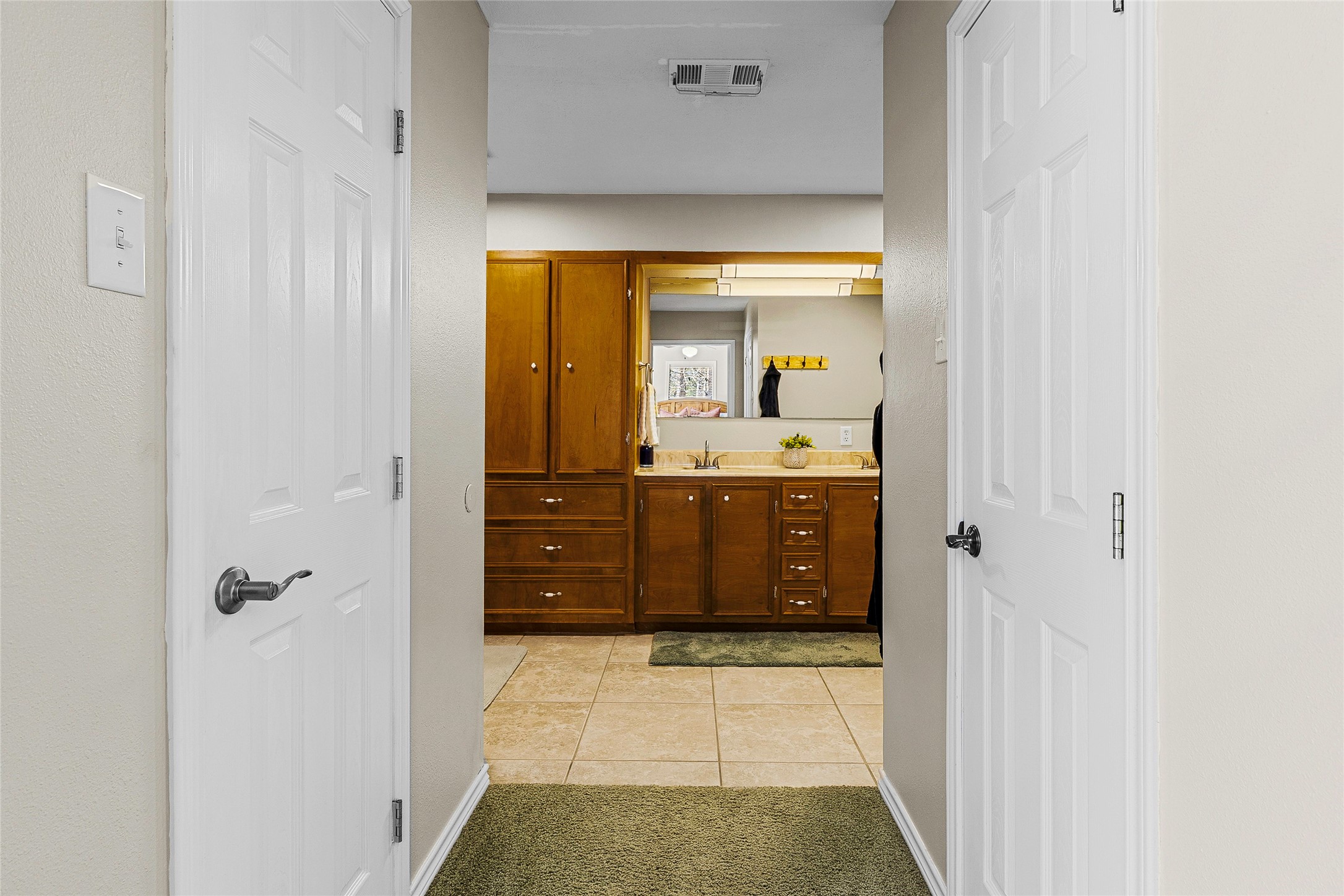 431 Ridgewood Drive Shepherd, TX 77371 - Photo 27 of 41 Master closet entry