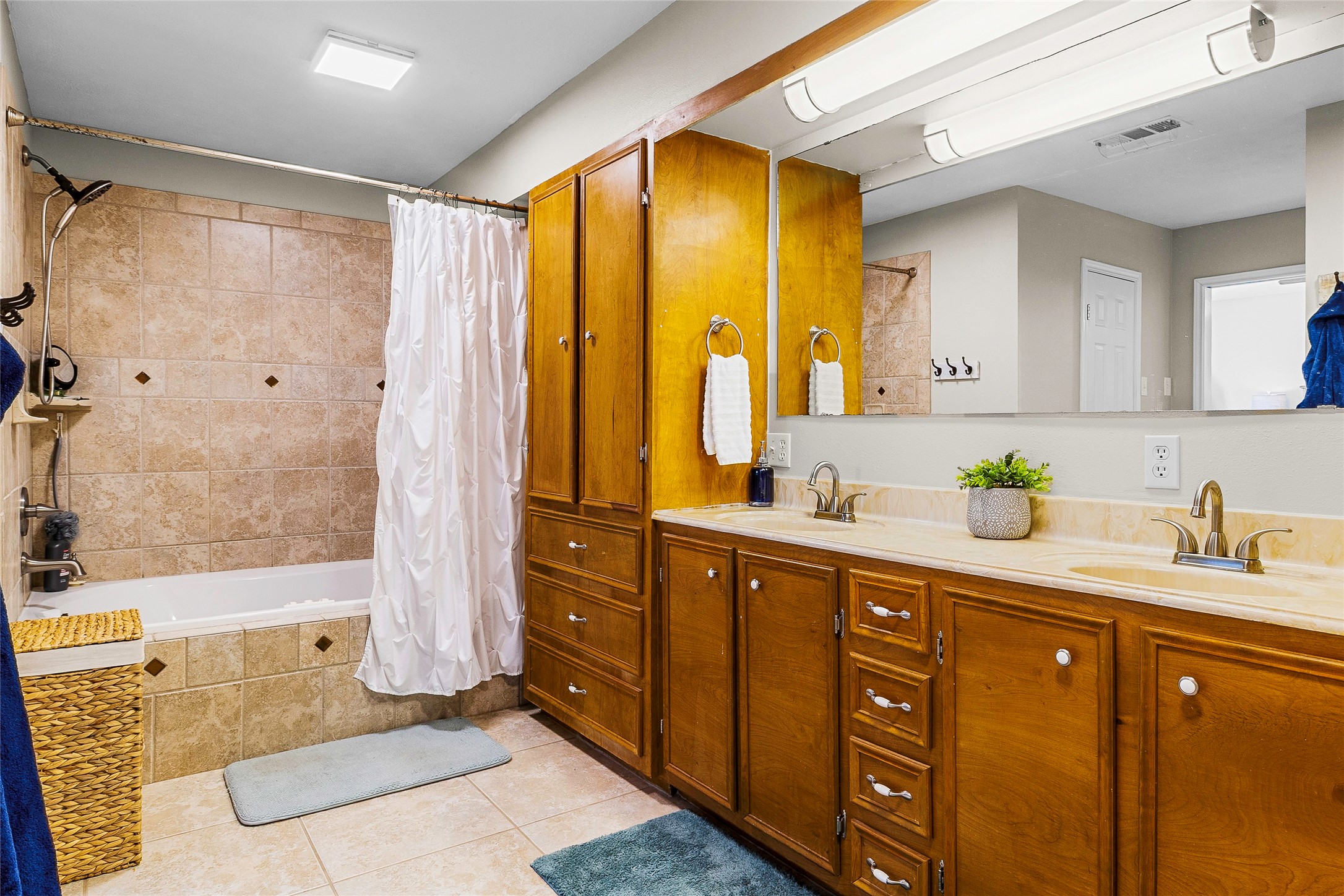 431 Ridgewood Drive Shepherd, TX 77371 - Photo 29 of 41 Master Bath