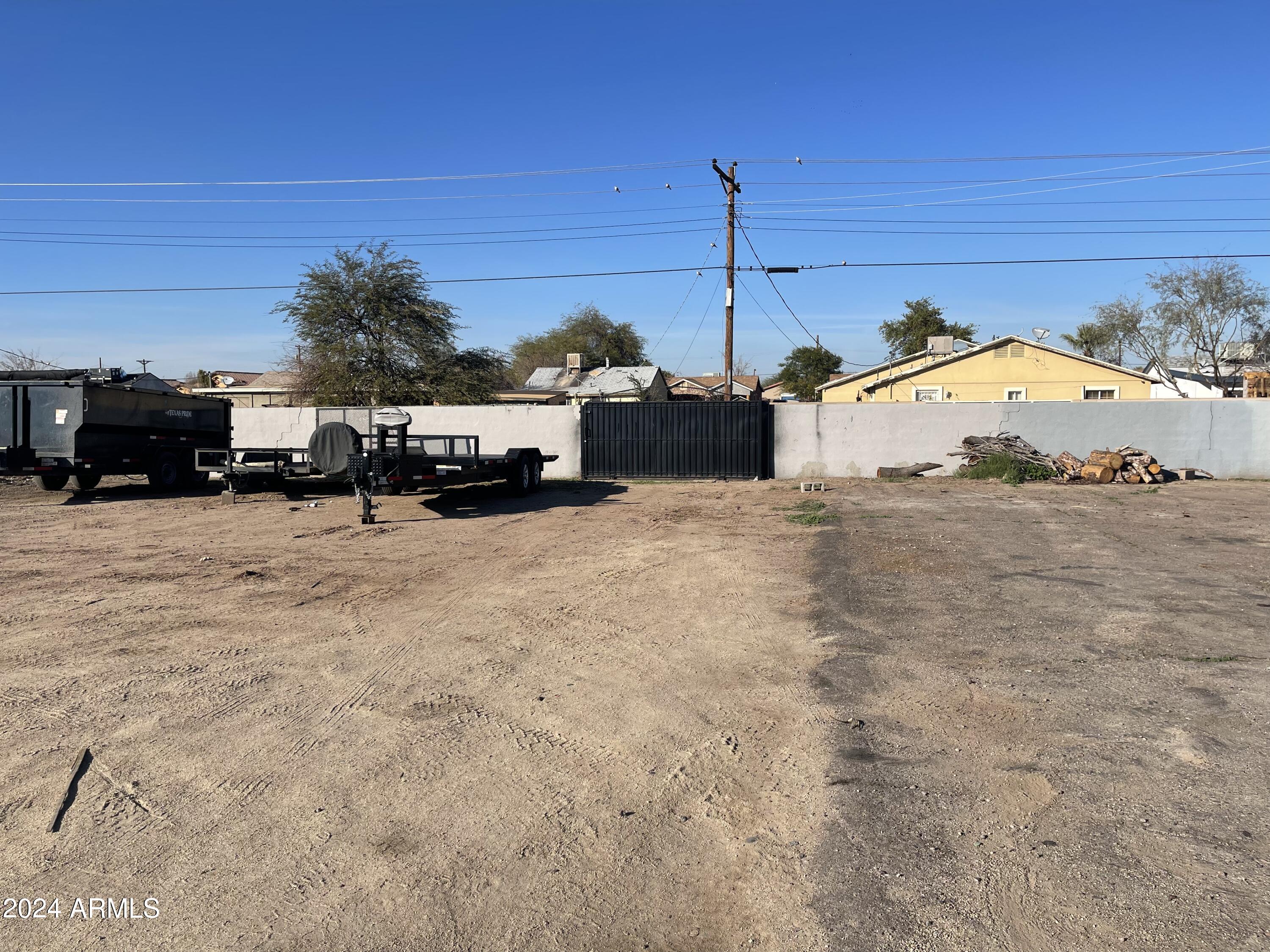 748 West Broadway Road, Unit 4 Phoenix, AZ 85041 - Photo 1 of 8 AA977E16-7395-4B36-9829-3C0CC2D1DAF4