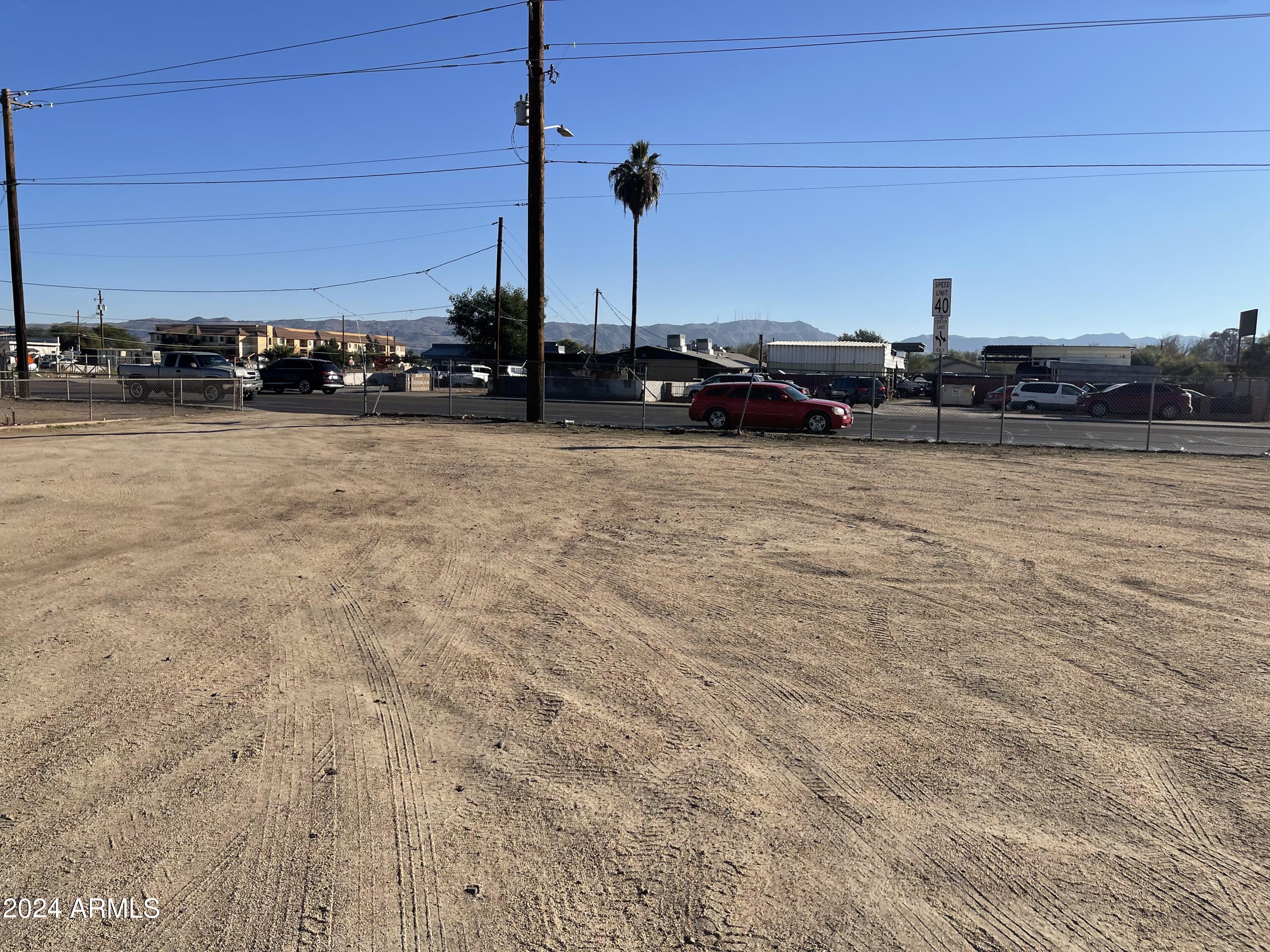 748 West Broadway Road, Unit 4 Phoenix, AZ 85041 - Photo 2 of 8 7E8BF59C-D327-4A27-B3DB-FB6F4AC7366D