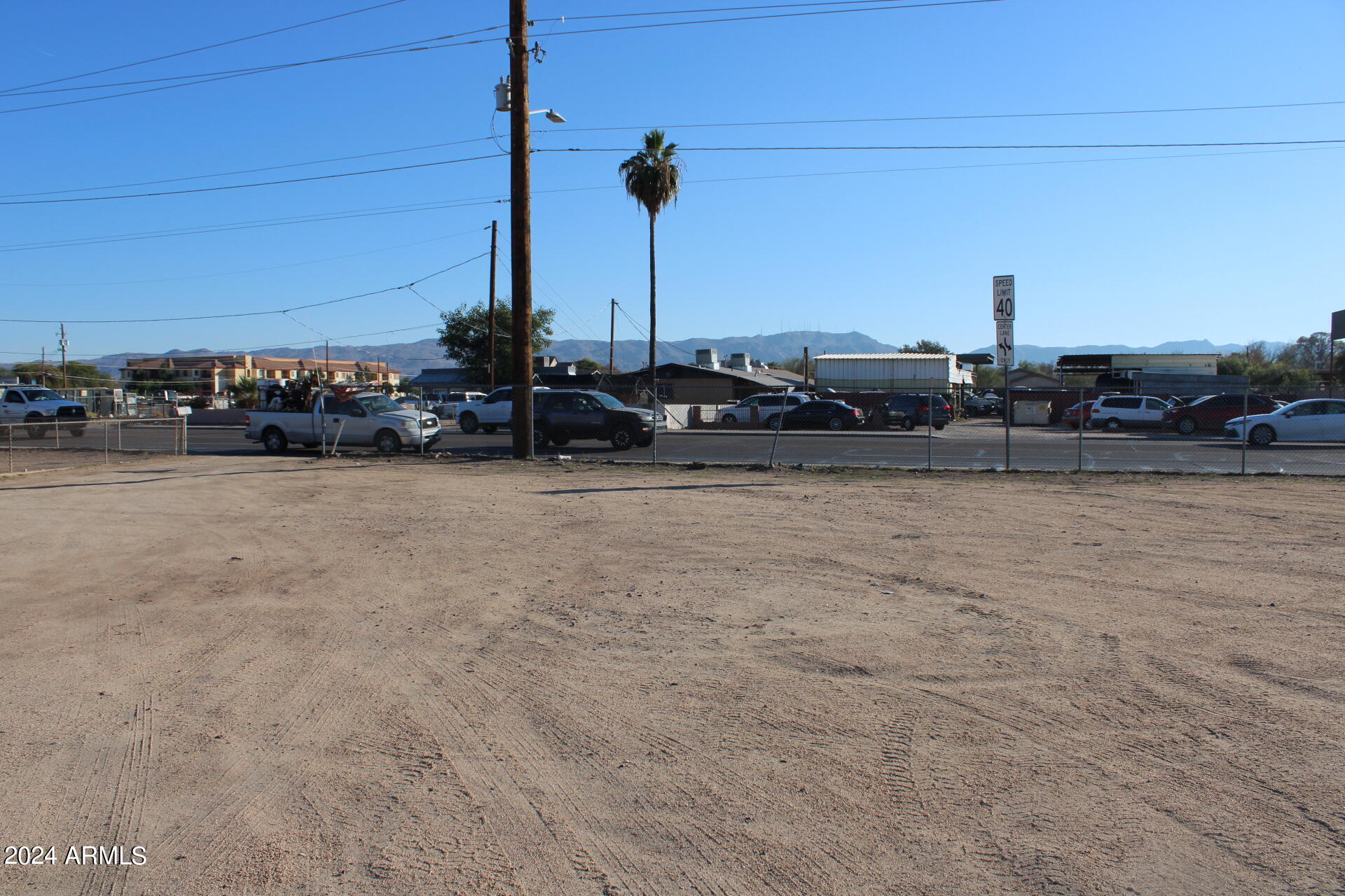 748 West Broadway Road, Unit 4 Phoenix, AZ 85041 - Photo 3 of 8 474640EE-46D6-46DE-82A4-A7D706B9ECFE