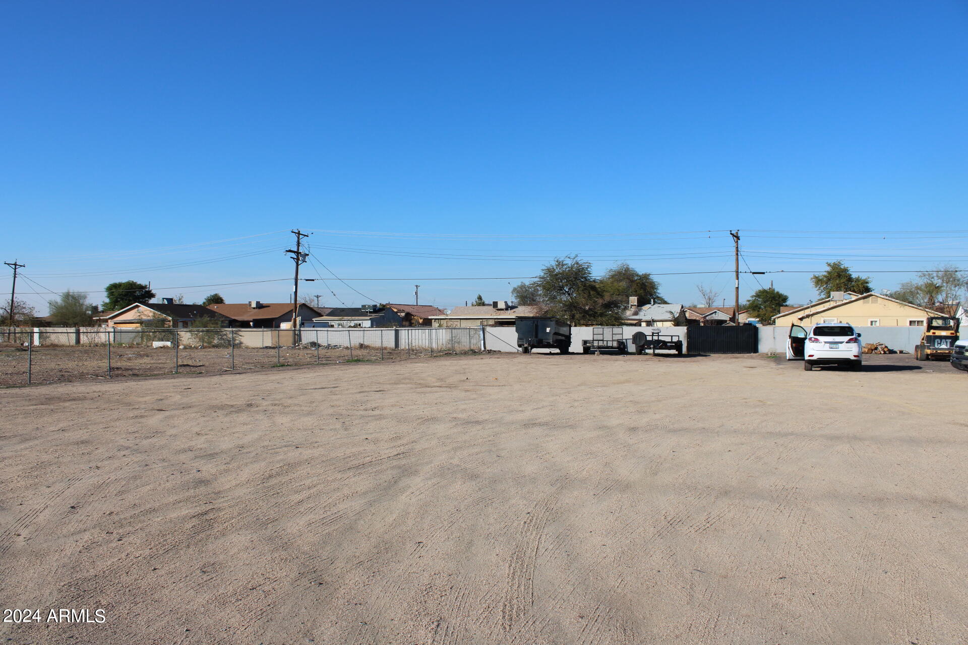 748 West Broadway Road, Unit 4 Phoenix, AZ 85041 - Photo 4 of 8 17F7E8E5-B8A4-439D-ACB7-87AE5F5580E7