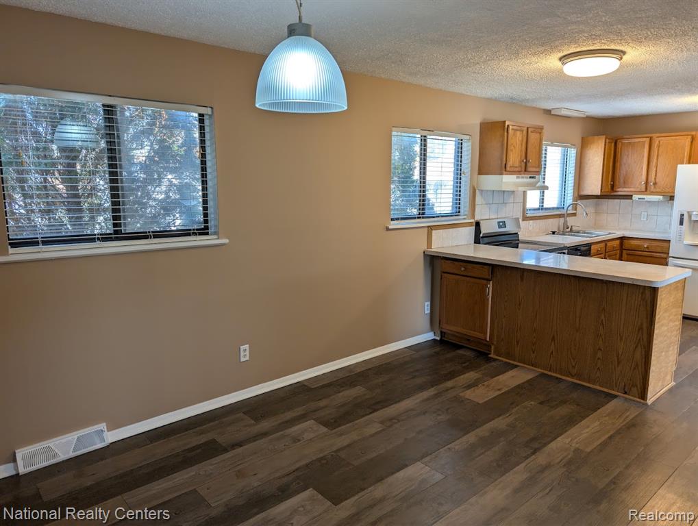 8849 Merriman Road Livonia, MI 48150 - Photo 8 of 25 Gallery Image 8