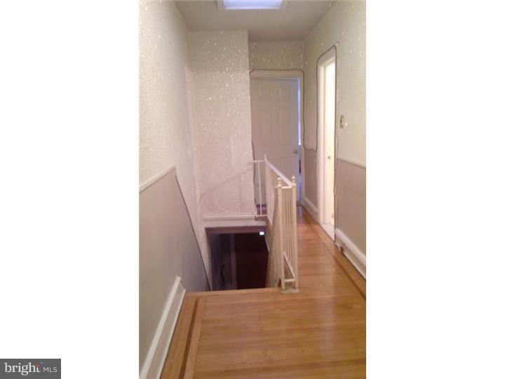 711 Marlyn Road Philadelphia, PA 19151 - Photo 16 of 20 Hallway