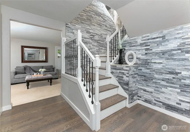 a view of entryway livingroom and hall