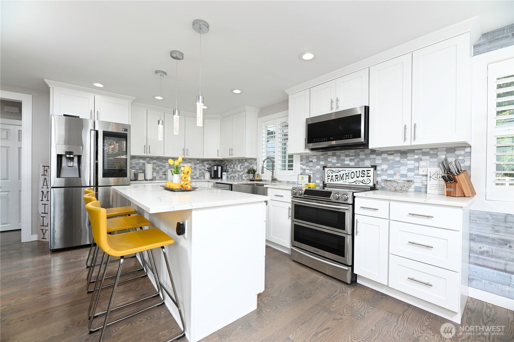 12523 Woods Lake Road Monroe, WA 98272 - Photo 10 of 40 a kitchen with a stove a sink and a refrigerator