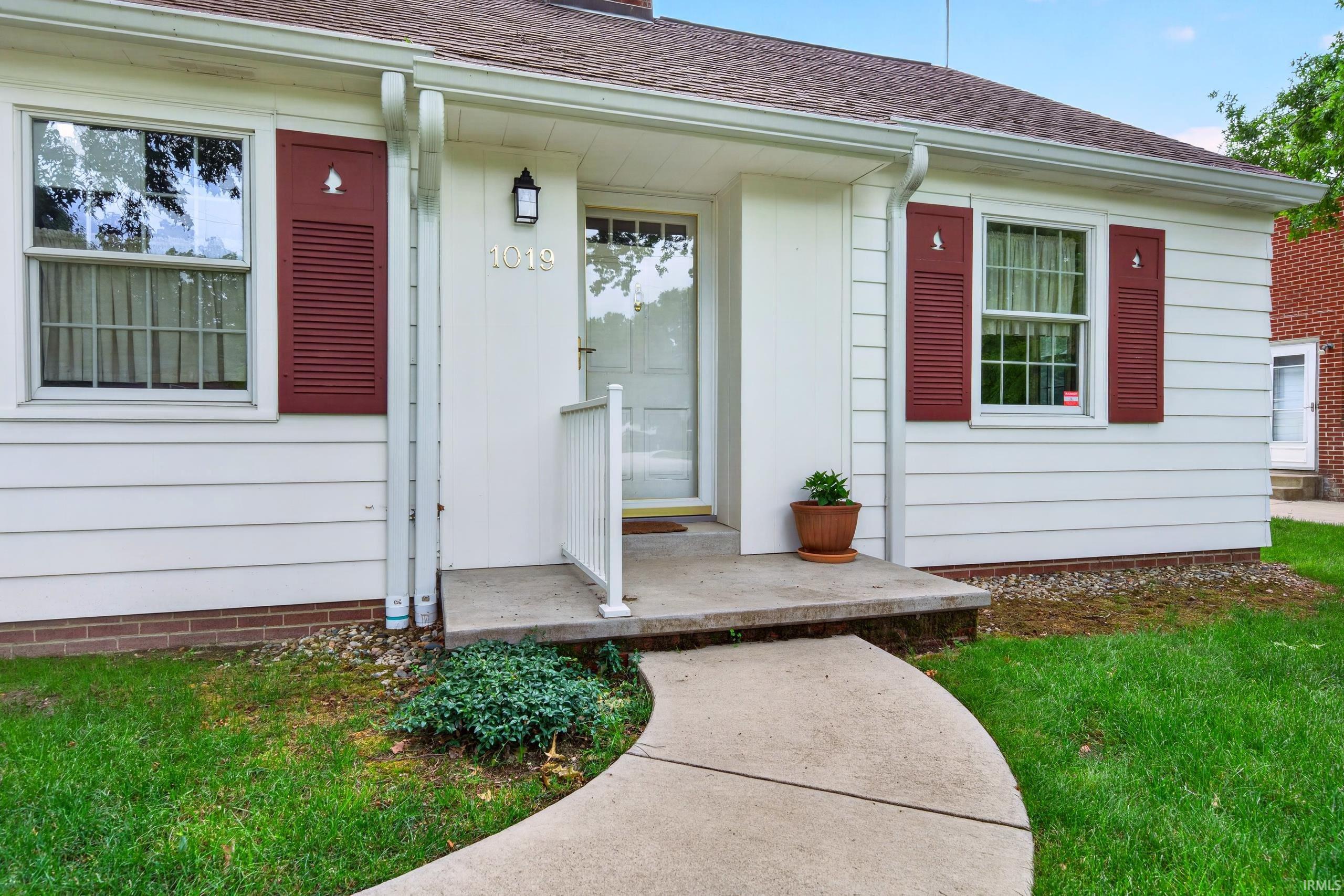 1019 Hillcrest Road West Lafayette, IN 47906 - Photo 2 of 26
