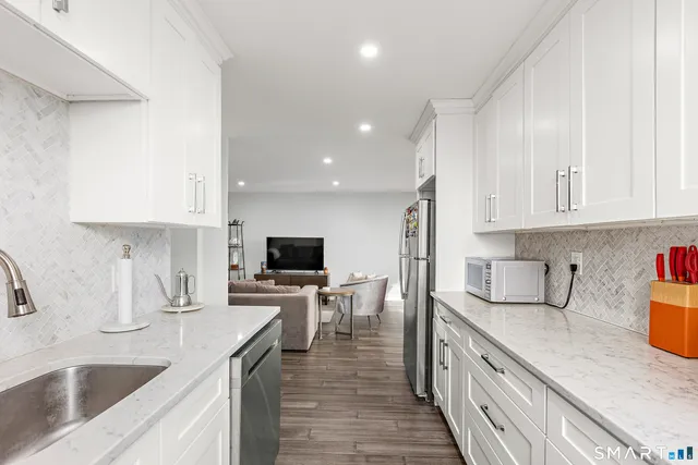 $389,900 | 444 Bedford Street, Unit 8F, Stamford, CT 06901