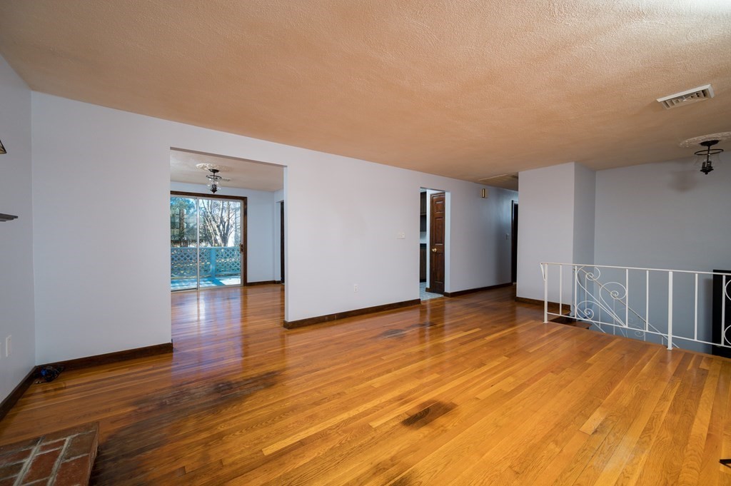9 Country Road Hanover, MA 02339 - Photo 11 of 34