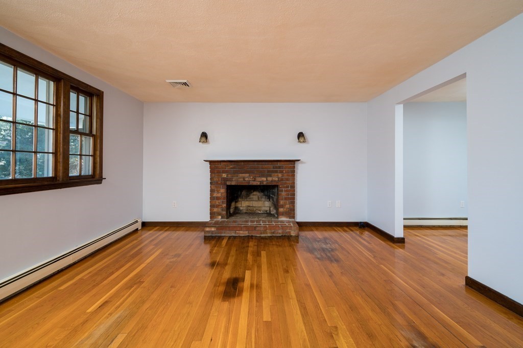 9 Country Road Hanover, MA 02339 - Photo 10 of 34